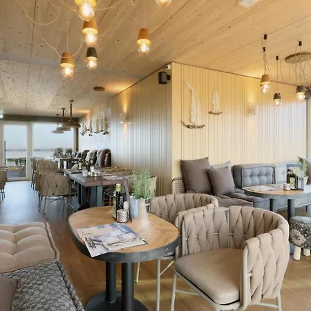 Vakantiehuis Stunning In Lembruch-duemmer With Sauna *